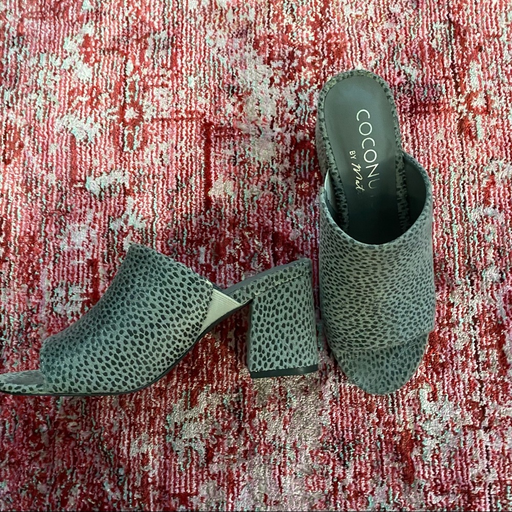 NWOT Matisse Animal Print Mules
